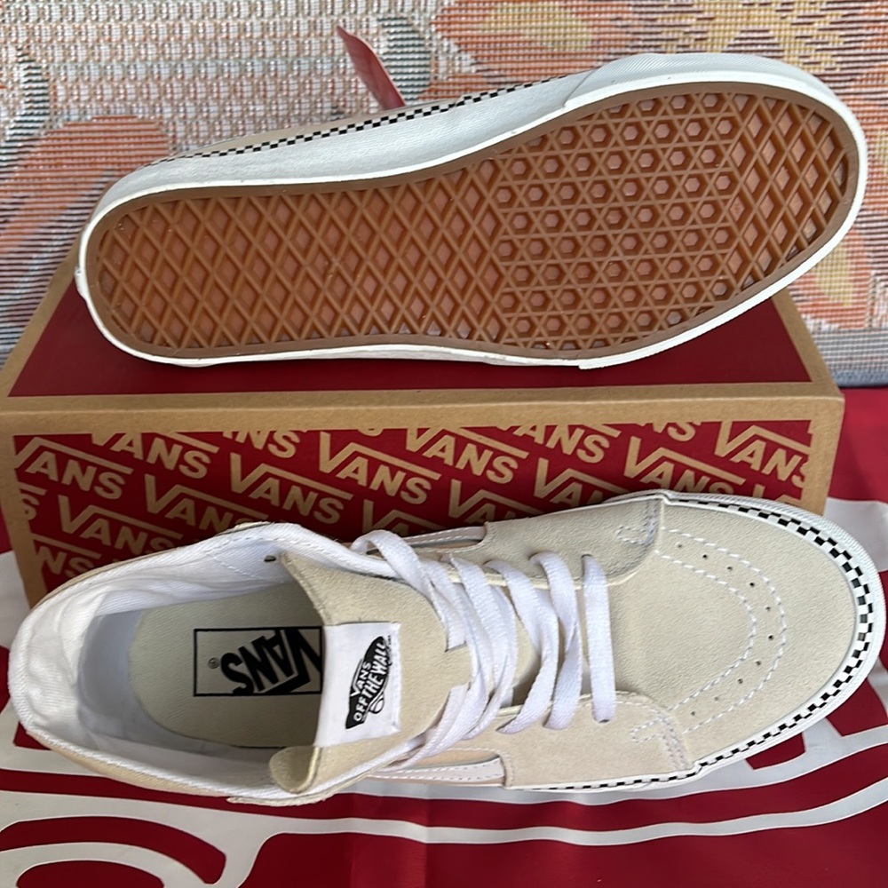 Vans WMNS Sk8-Hi Tapered
Checkerboard Foxing Turtl
VN0A4U16DJR
sneakers - Picture 4 of 16